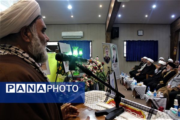 تجلیل از خادمان و فرهنگ‌یاران نماز در قم