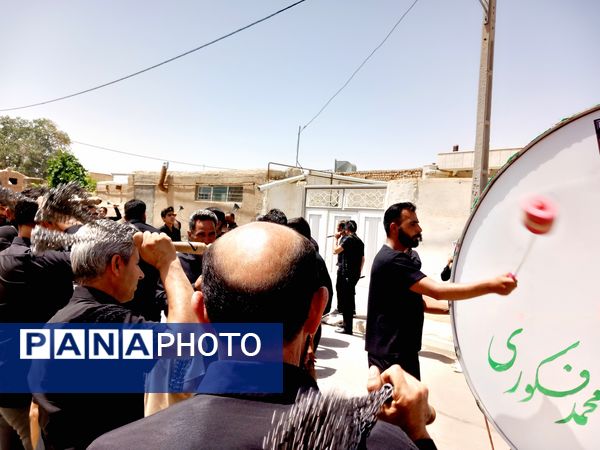 برگزاری تاسوعا حسینی در روستای بزنجرد