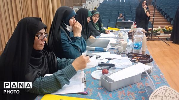 چهل و چهارمین دوره مسابقات کشوری قرآن و عترت نماز دانش آموزان 