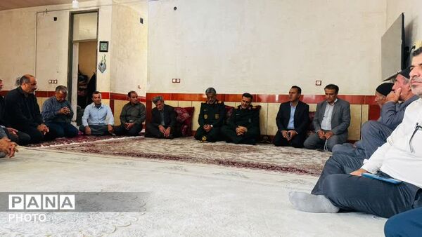 دیدار مسئول خدمات کارکنان نیروی دریایی سپاه با خانواده شهید سید فرشاد علوی