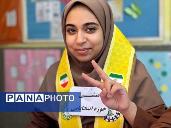 انتخابات پرشور شورای دانش‌آموزی در مدرسه صالح ادیب