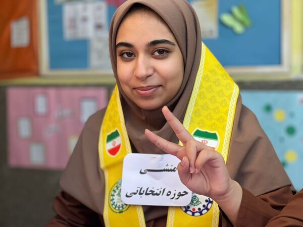 انتخابات پرشور شورای دانش‌آموزی در مدرسه صالح ادیب