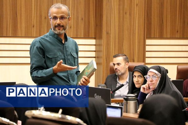 جلسه رابطین بسیج مدارس در سالن معلم ناحیه دو شهرری