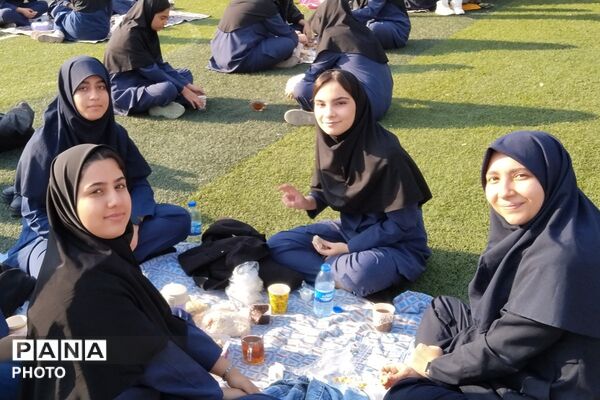 المپیاد ورزشی درون‌مدرسه‌ای در دبیرستان دخترانه اندیشه بهارستان‌دو