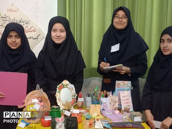 بازارچه کسب و کار دانش‌آموزی در دبیرستان شاهد زکیه 