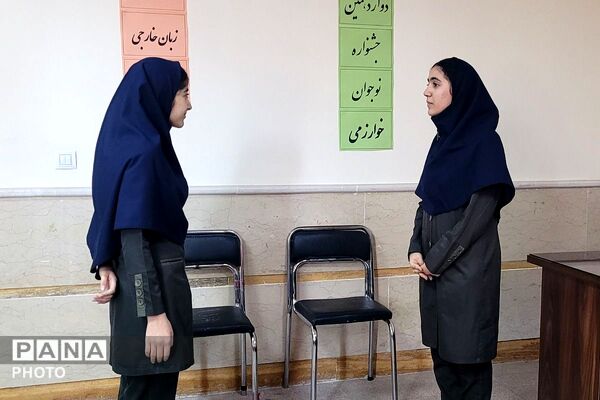 رقابت نخبگان جوان زبان خارجی در دبیرستان فرهنگ