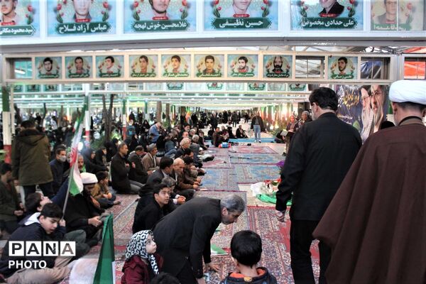 حال و هوای آغاز سال نو در جوار مزار شهدای جنگ رمضان