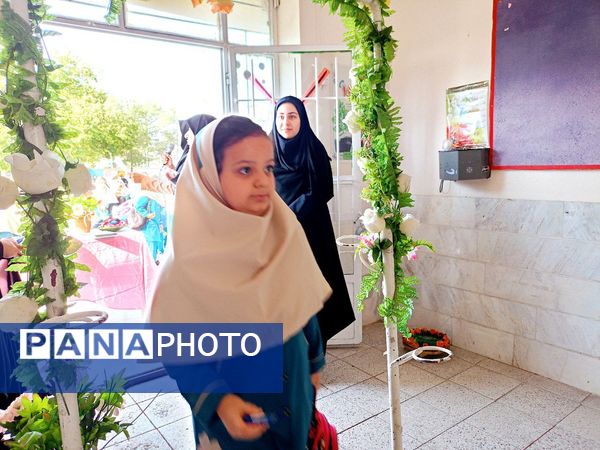 آیین نواخته زنگ آغاز سال تحصیلی در دبستان دخترانه سمیه