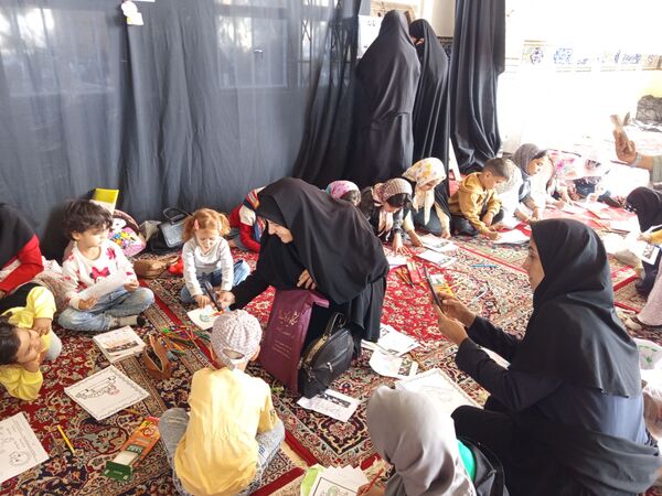 برپایی غرفه کودک در حاشیه نماز جمعه شهرستان کاشمر