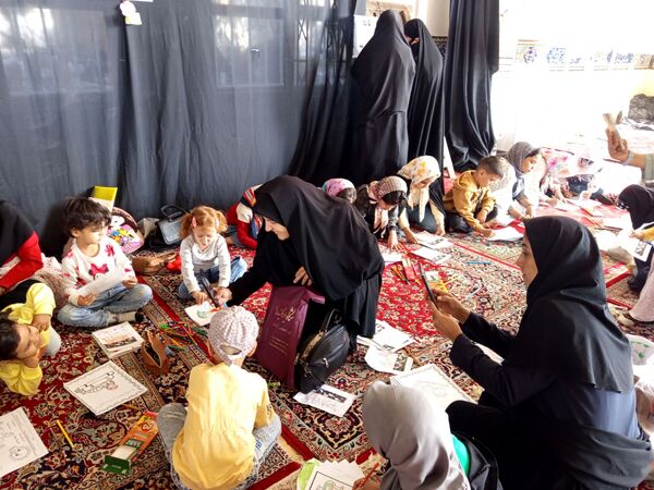 برپایی غرفه کودک در حاشیه نماز جمعه شهرستان کاشمر
