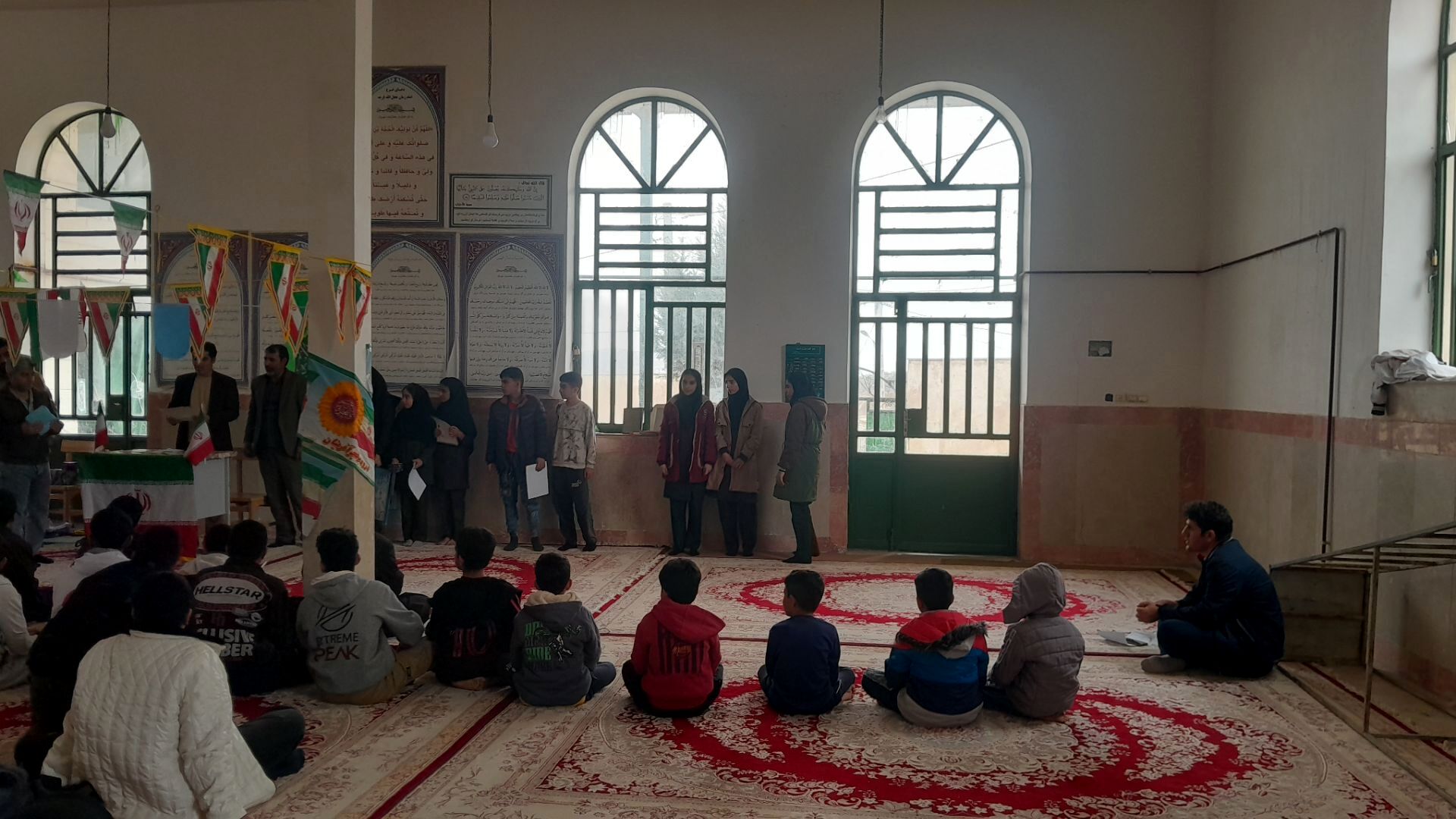 برگزاری مراسم  باشکوه ۲۲ بهمن و تجلیل از نفرات برتر روستای میرزآباد