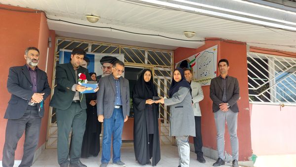 نواخته شدن زنگ سپاس معلم در دبیرستان زینبیه بلده