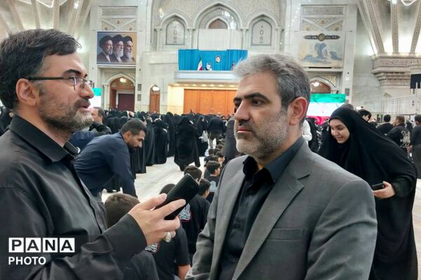 هم‌نوایی دانش‌آموزان منطقه ۵ تهران با سرود «باید برخاست» در سوگواری رهبر شهید