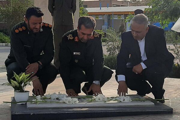 استقبال دانش‌آموزان پیشتاز از فرمانده سپاه استان تهران در اداره کل آموزش و پرورش شهرستانهای تهران