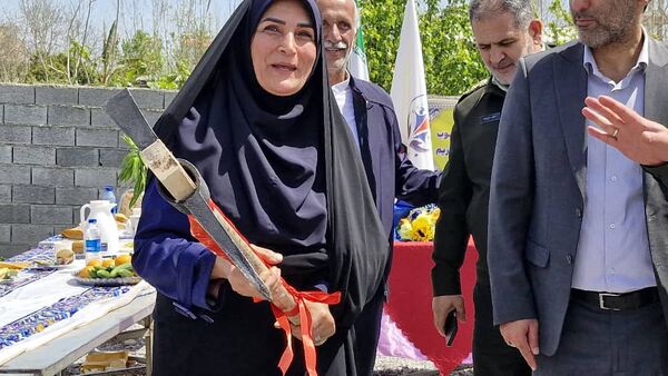 آیین کلنگ‌زنی دبیرستان دخترانه افراسیابی در محمود‌آباد 