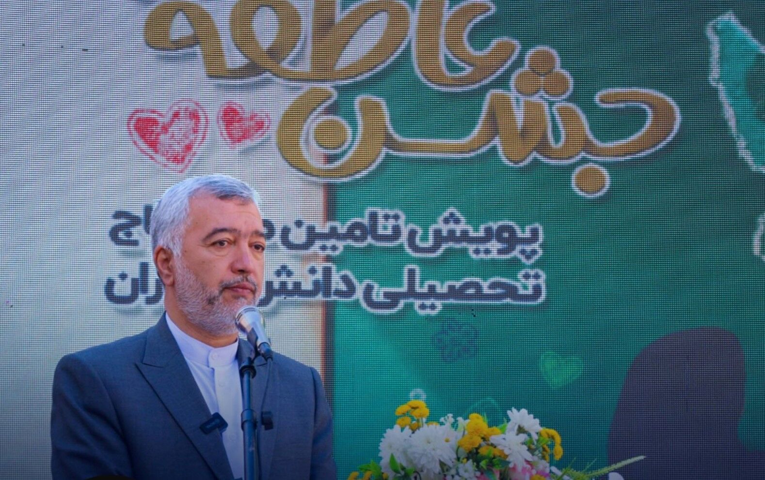 دانش‌آموزان با نیت نیک خود در مسیر بندگی و انسانیت گام برمی‌دارند