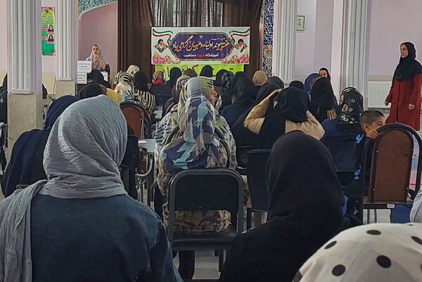 اولین جلسه انجمن اولیاء و مربیان دبیرستان دخترانه شهید محمد تقی دستغیب 