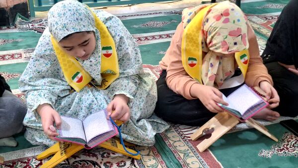 مراسم روز سوم اعتکاف دانش‌آموزان دختر در مسجدالنبی کرج