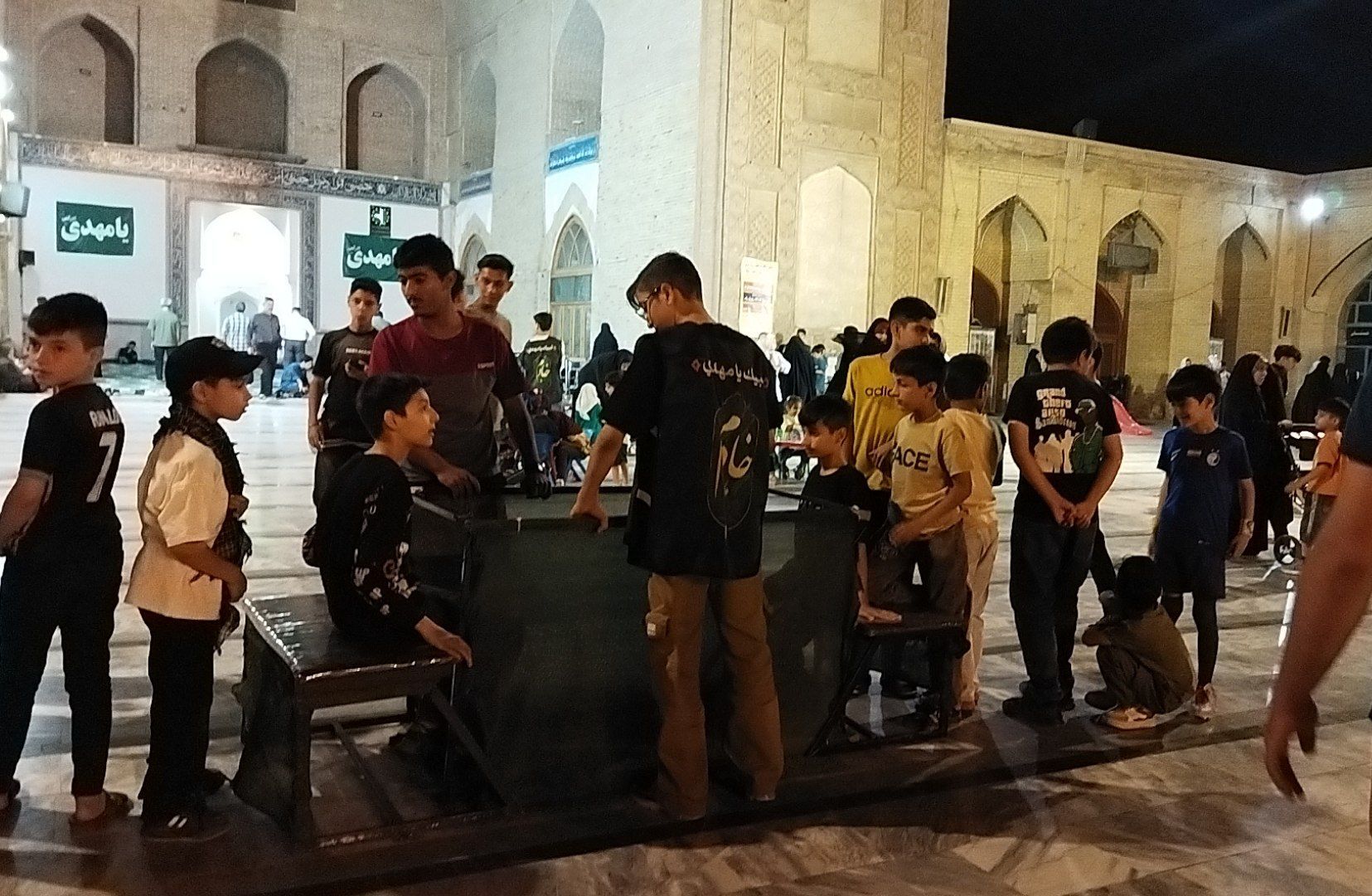 موکب دهه نودی ها در نود و نهمین شب از اجتماعات مردمی نیشابور 