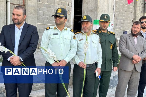 غبارروبی مزار شهدا در امام زاده حسن(ع) نسیم‌شهر