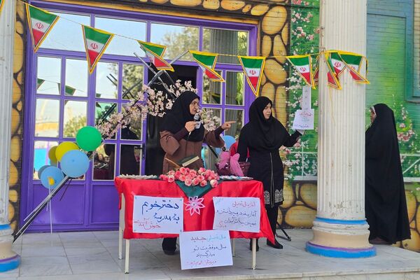 جشن جوانه ها در دبیرستان الهام شریعت کهریزک 