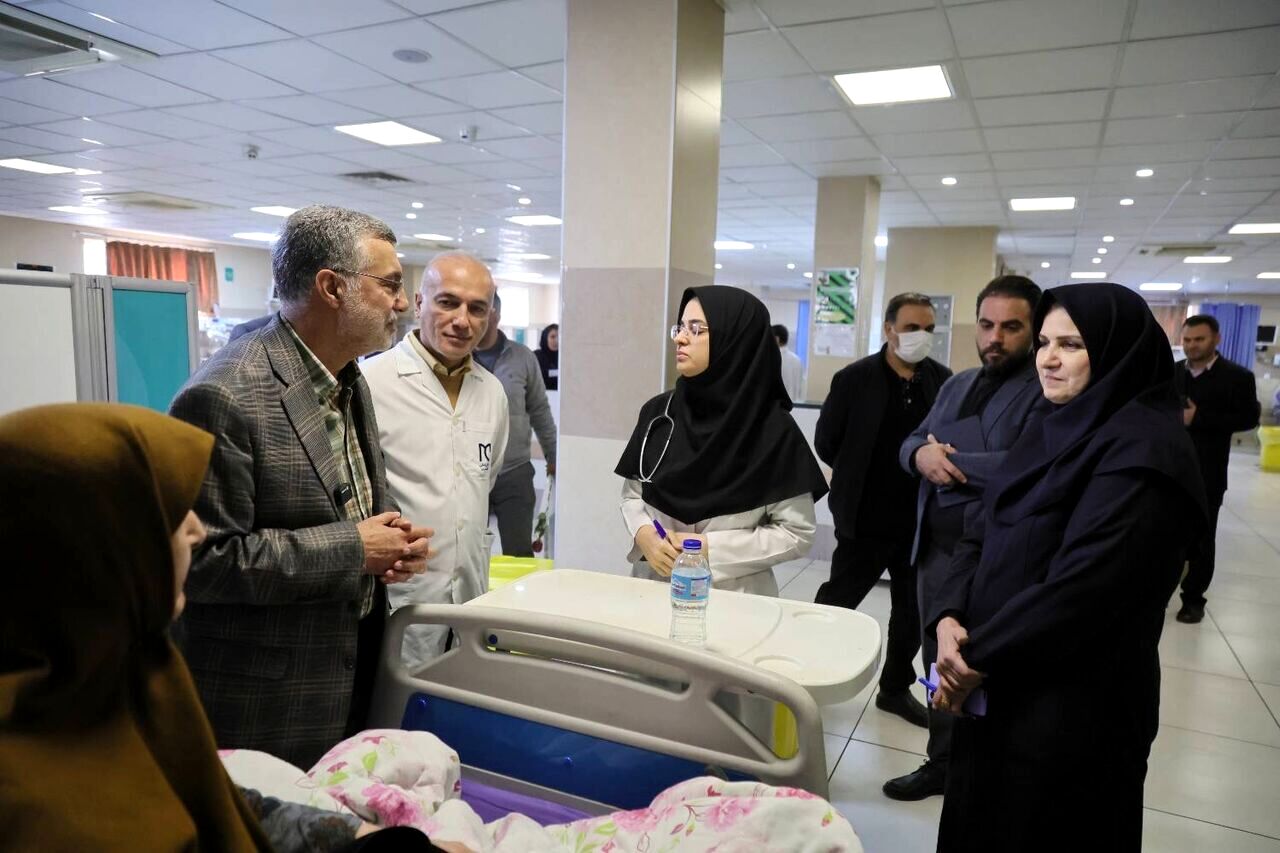 بازدید نوروزی وزیر بهداشت از چند بیمارستان پایتخت/ قدردانی از تیم سلامت