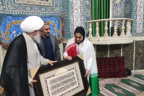نماز جمعه شهرستان ورامین با حضور پرشور دانش‌آموزان 