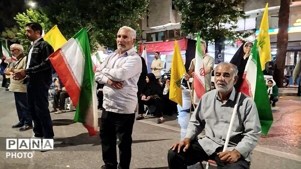 مردم ایران همیشه در سنگر خیابان