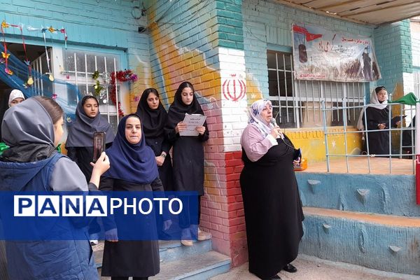 از درس تا دفاع مقدس،دانش آموزان پای کار یاد شهدا با طنین صدای زنگ مقاومت و ایثار 