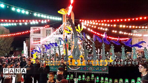 مراسم عزاداری شب های دهه اول محرم در شهرستان درگزین با حضور هیئت عزاداران 