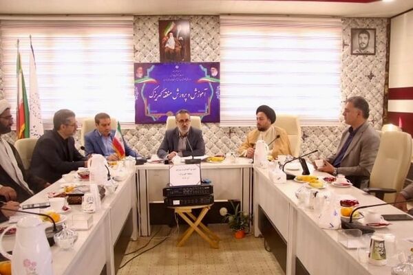 تقدیر از دانش‌آموز نخبه پژوهش‌سرای کاوش در شورای آموزش و پرورش کهریزک