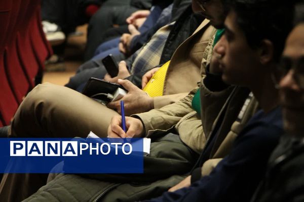 کارگاه نبرد رسانه‌ها؛ مشارکت فعالان رسانه‌ای و دانش‌آموزان یزدی در جنگ آگاهی