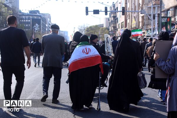 بیعت مردم تهران با سومین رهبر انقلاب
