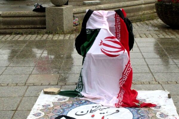 کوله صورتی شهدای میناب؛ روایتی از مقاومت در همدان