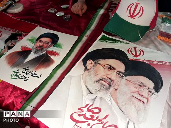 وحدت  رمز پیروزی مقابل دشمن 