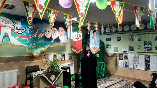 جشن با شکوه انقلاب در دبیرستان فدک منطقه ۱۲