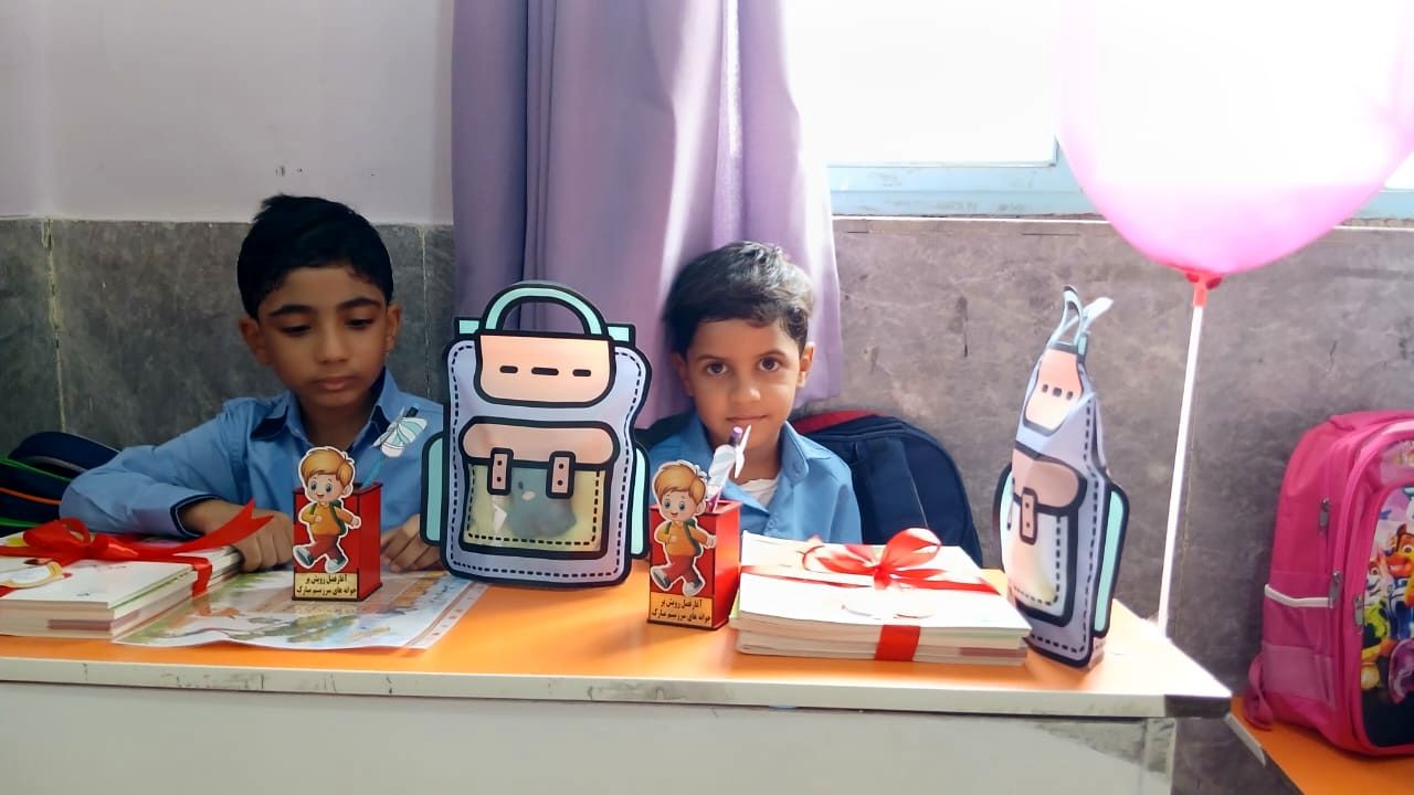 شکوفه‌ها در راه رویش؛ جشن ورود کلاس اولی‌ها در مدرسه شهید مطهری مارم فین