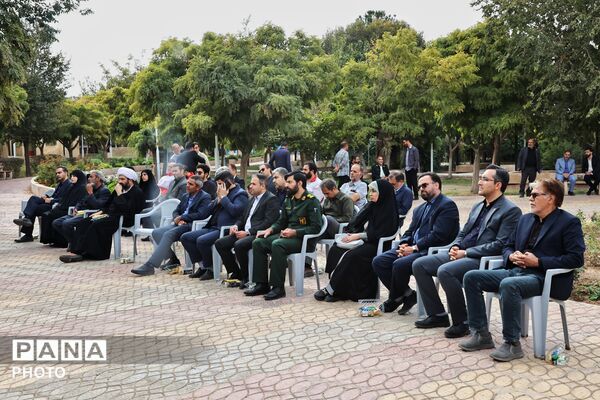 افتتاحیه بازارچه انار و کاپشن در شهر کهک