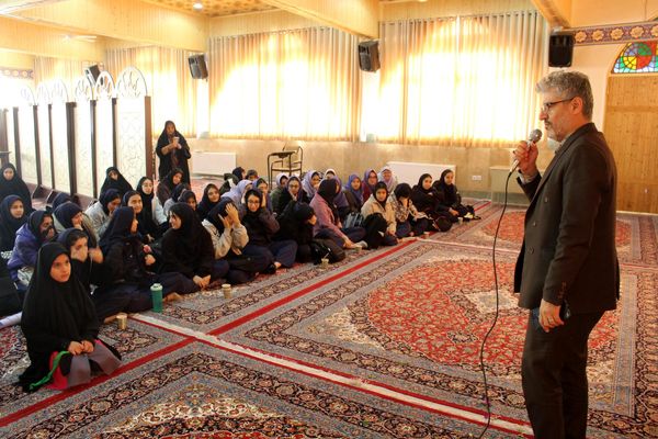 عزاداری باشکوه دانش‌آموزان و مسئولان در سوگ حضرت فاطمه زهرا (س)