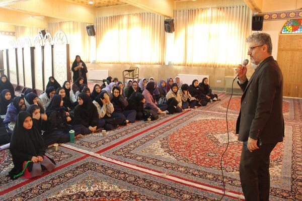 عزاداری باشکوه دانش‌آموزان و مسئولان در سوگ حضرت فاطمه زهرا (س)