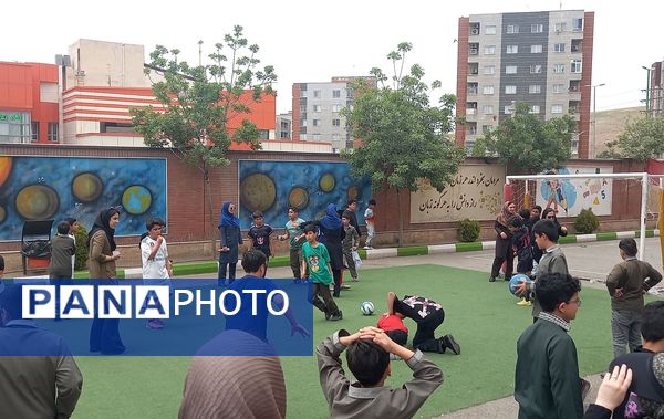 برگزاری فینال مسابقات فوتبال در مدرسه رودکی منطقه پردیس