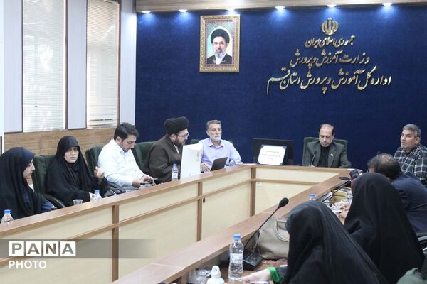 نشست شورای اندیشه‌ورز سازمان دانش‌آموزی استان قم