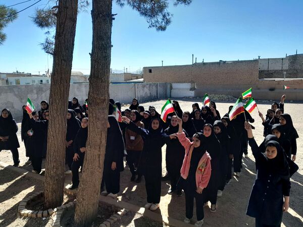 گرامیداشت سیزده آبان در دبیرستان مادرمهربان خلیل آباد