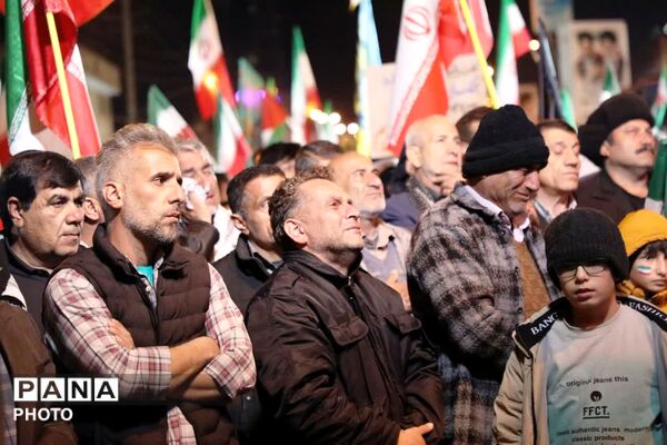  شب سی‌ و دوم ایستادگی یاسوجی‌ها به مناسبت روز جمهوری اسلامی ایران 