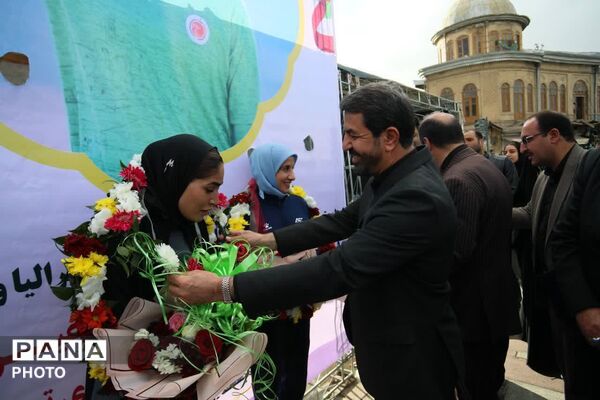 تجدید بیعت مردم ولایت‌مدار همدان با آرمان‌های انقلاب در لحظه تحویل سال