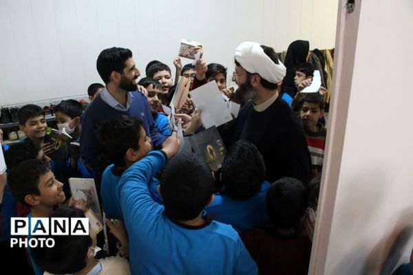 محفل نویسنده کتاب «فرمانده سری» در یزد