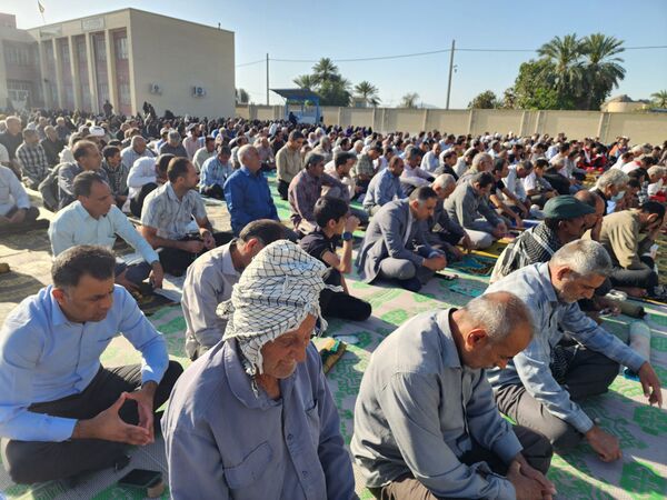اقامه نماز عید سعید فطر در شهرستان منوجان 
