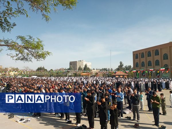 اقامه نماز عید فطر در شهرستان چناران