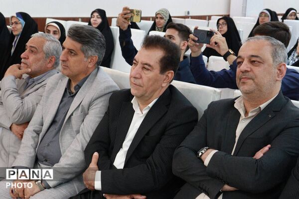 تجلیل از معاونین پرورشی و مربیان تربیتی منطقه ۱۴ تهران