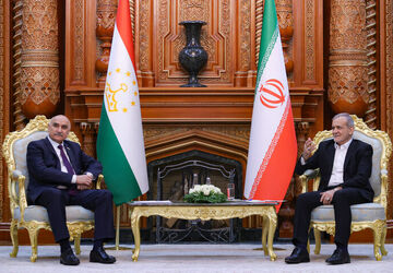 پزشکیان: همکاری مجالس ایران و تاجیکستان می‌تواند قوانین تجارت فی‌مابین را تسهیل کند